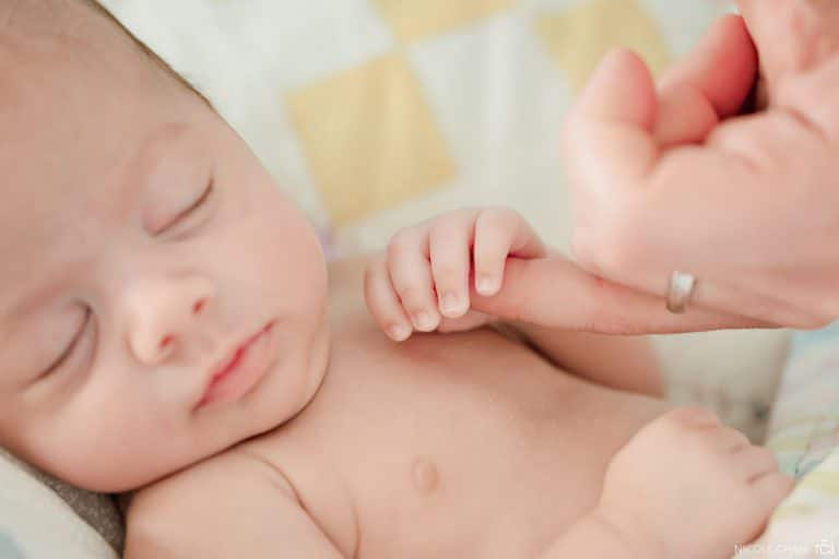 13 Tips to Take Photos of Your Newborn at the Hospital – Updated for 2022 and COVID safety